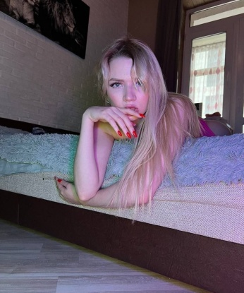Мое нежное тело и изысканная красота поразят тебя с первого взгляда 😍 Я готова предложить тебе незабываемые встречи, полные страсти и пикантных моментов. Мои услуги включают классический секс, оральный секс, массаж и многое другое. У меня есть отличные отзывы от настоящих мужчин, которые наслаждались моим телом и компанией 😏 На моих фото ты увидишь мою прекрасную фигуру, соблазнительный взгляд и губки, готовые на все. Так что не упусти возможность провести незабываемое время со мной. Жду тебя в Москве, чтобы воплотить в жизнь все твои самые грязные фантазии 💋 Диана
